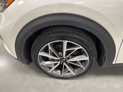 Used 2020 Kia Niro Touring image 34