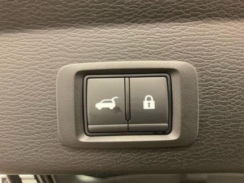 Used 2025 Mitsubishi Outlander AWD image 29