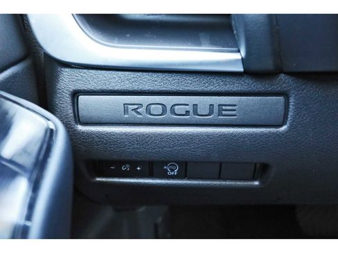 Used 2025 Nissan Rogue S image 19