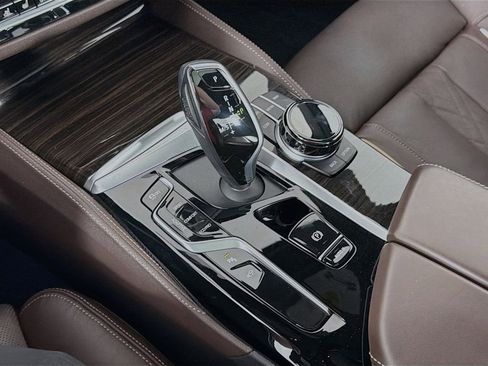 Used 2021 BMW M550i xDrive w/ Dynamic Handling Package image 18