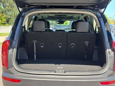Certified 2022 Kia Telluride S FWD image 6
