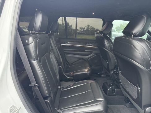 Used 2025 Jeep Grand Cherokee L Limited AWD/4WD image 39