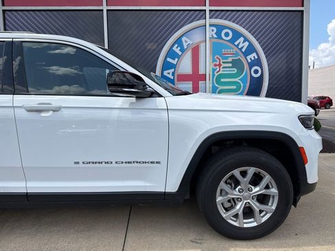Used 2023 Jeep Grand Cherokee Limited image 4