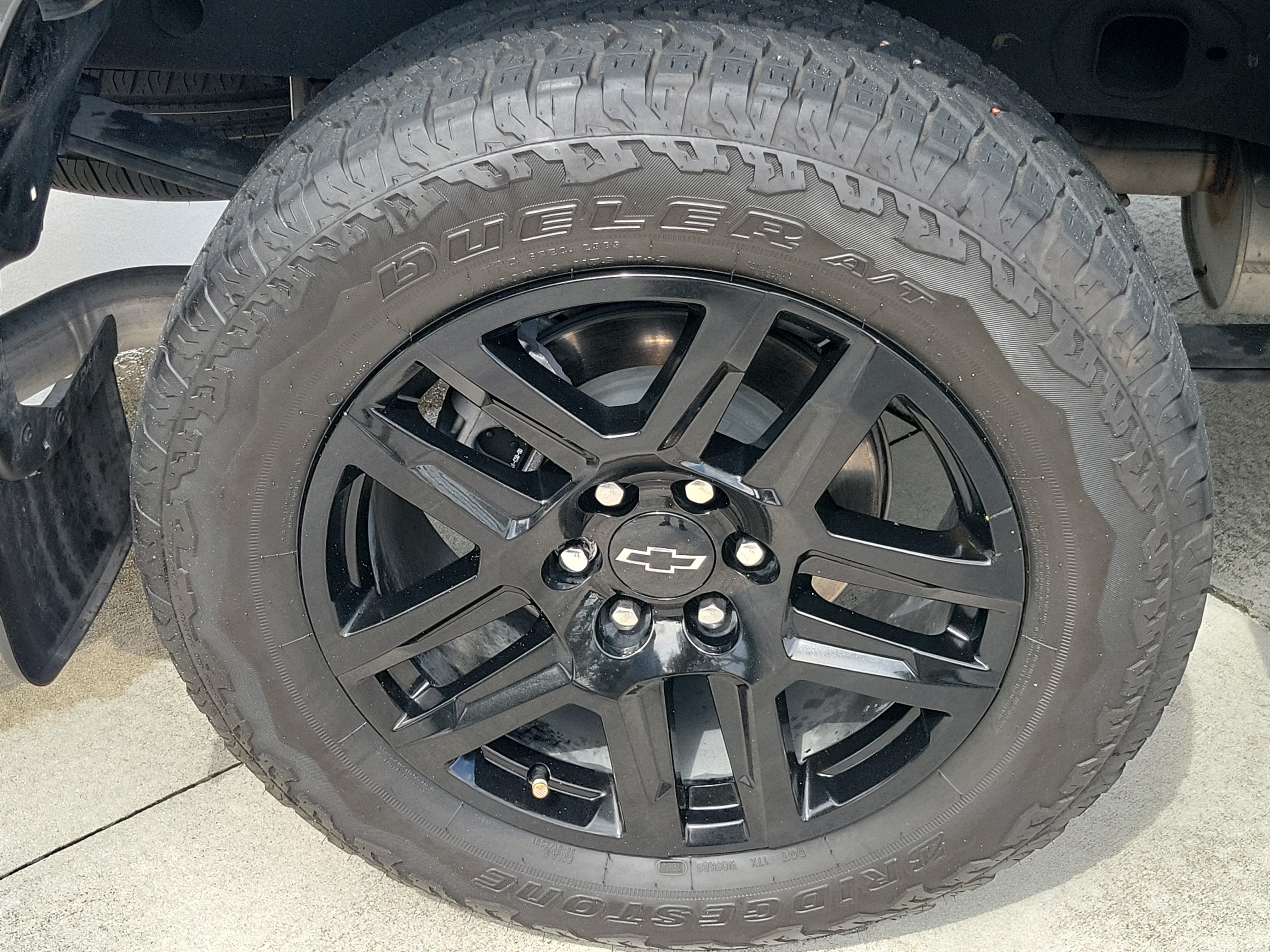 Used 2025 Chevrolet Silverado 1500 Custom w/ Turbomax Blackout Package RWD image 9