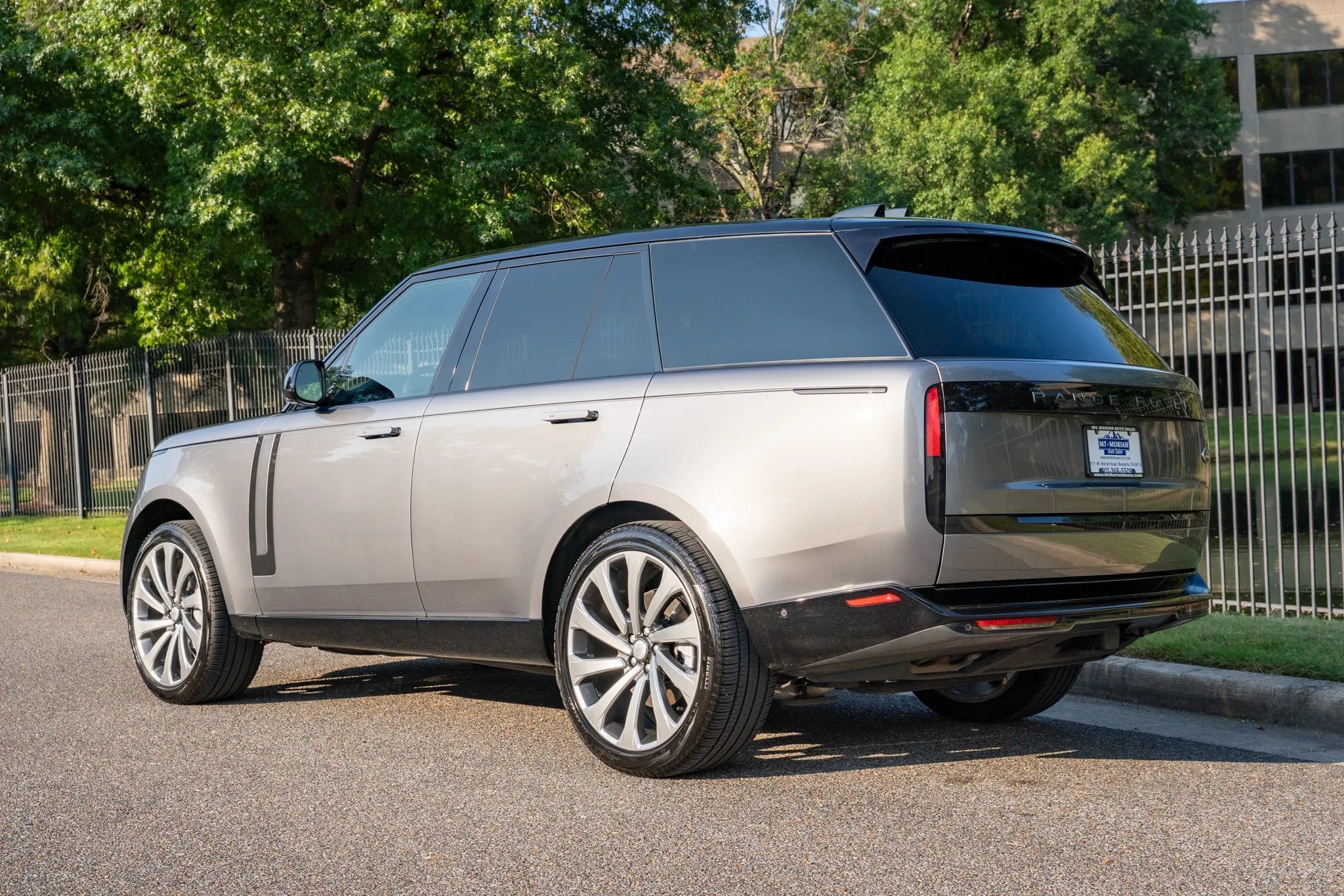 Used 2023 Land Rover Range Rover SE AWD/4WD image 8