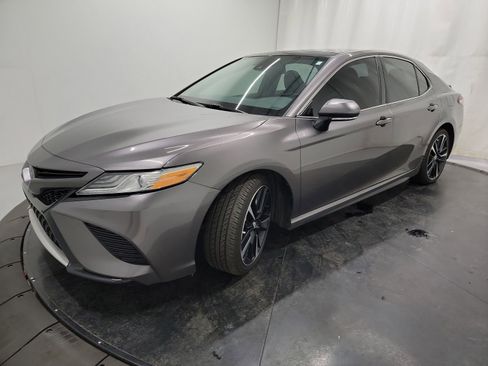Used 2020 Toyota Camry XSE image 3