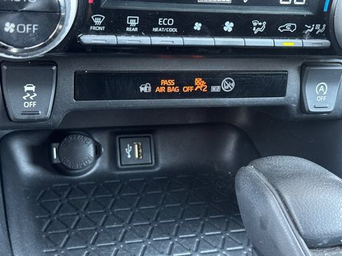 Used 2023 Toyota RAV4 XLE AWD/4WD image 30