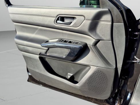 Certified 2025 Nissan Pathfinder S FWD image 24