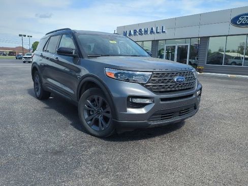 Used 2022 Ford Explorer XLT w/ Equipment Group 202A image 6