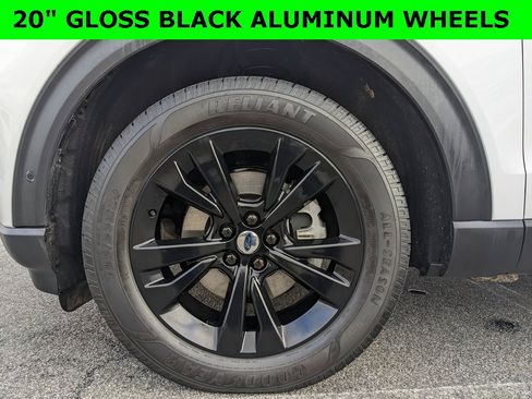 Used 2020 Ford Explorer Platinum w/ Premium Technology Package image 2