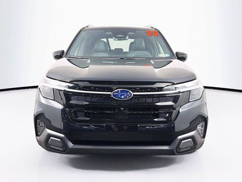 Used 2025 Subaru Forester Touring AWD/4WD image 6