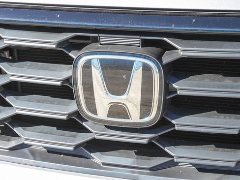 Used 2025 Honda Pilot Sport image 6