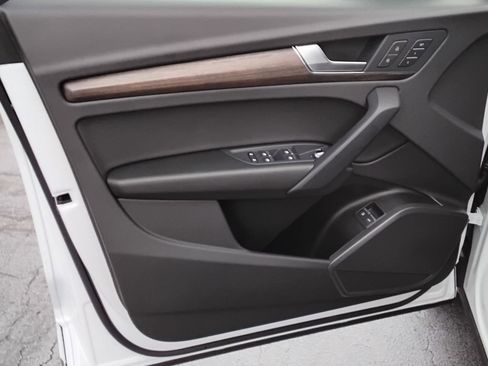 Certified 2024 Audi Q5 e Premium w/ Convenience Package image 15