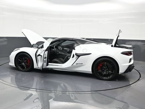 Used 2025 Chevrolet Corvette Z06 RWD image 34