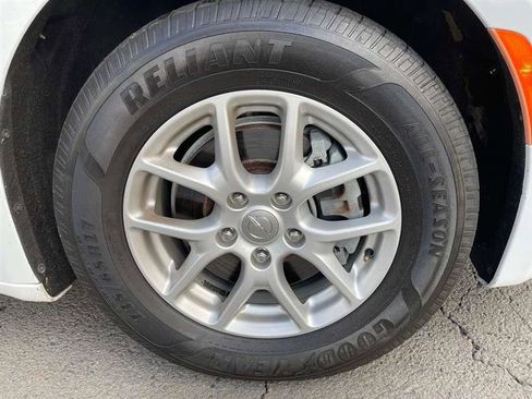 Used 2017 Chrysler Pacifica LX image 23