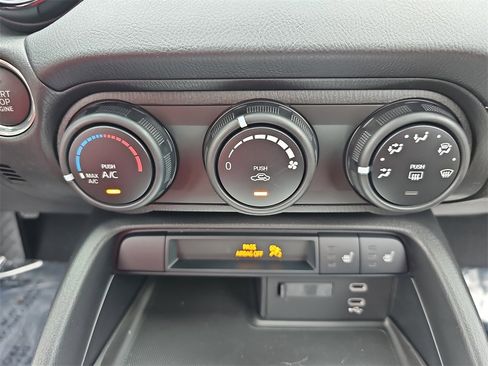 New 2025 MAZDA MX-5 Miata Club image 16