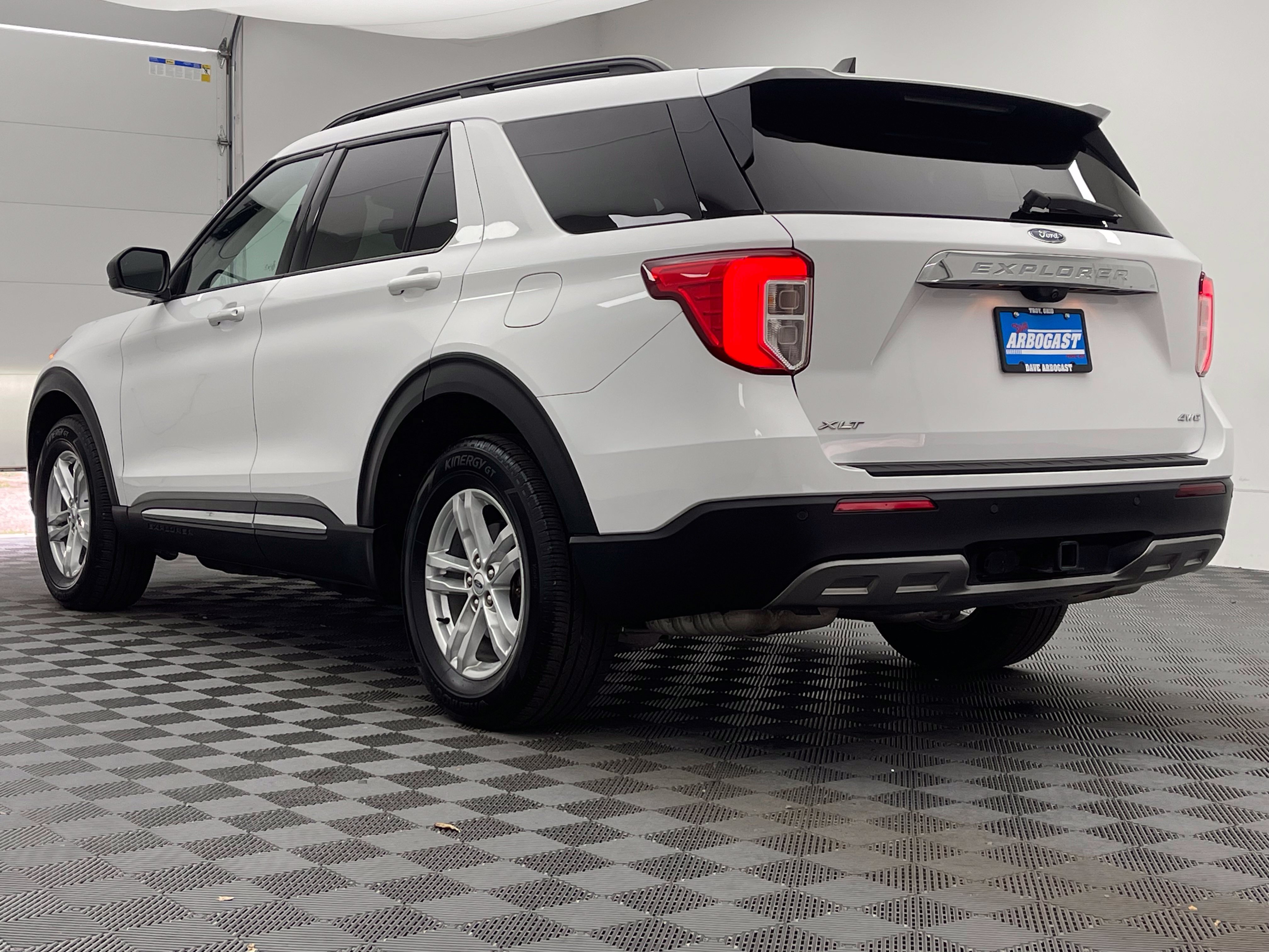 Used 2023 Ford Explorer XLT w/ Equipment Group 202A AWD/4WD image 10