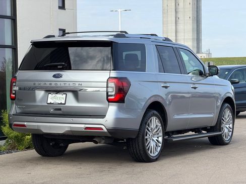 Used 2024 Ford Expedition Limited AWD/4WD image 5