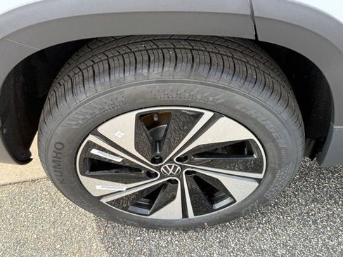 New 2026 Volkswagen Taos SE AWD/4WD image 4