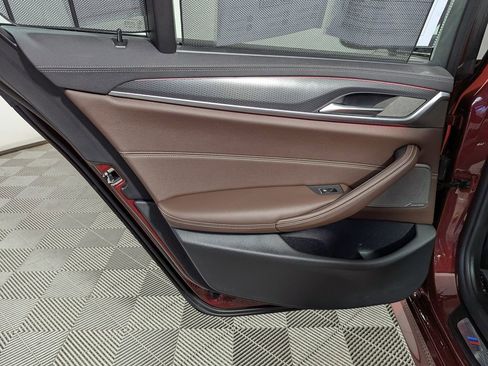 Used 2021 BMW M550i xDrive w/ Dynamic Handling Package image 43