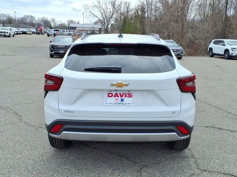 New 2026 Chevrolet Trax LT w/ LT Convenience Package FWD image 4
