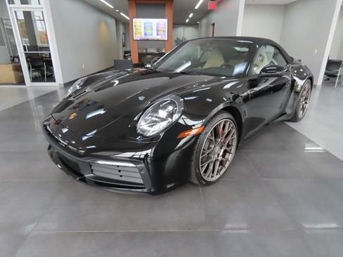 Used 2022 Porsche 911 Carrera 4 AWD/4WD image 8