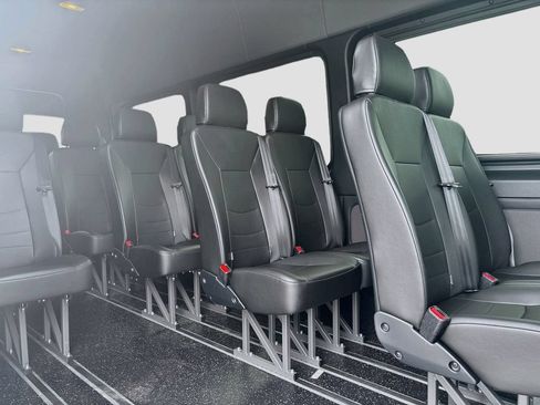 Used 2024 Mercedes-Benz Sprinter 3500 image 21