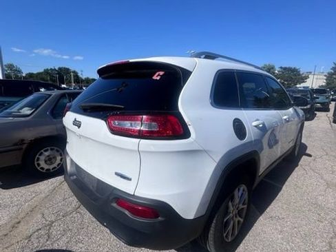 Used 2015 Jeep Cherokee Latitude AWD/4WD image 3