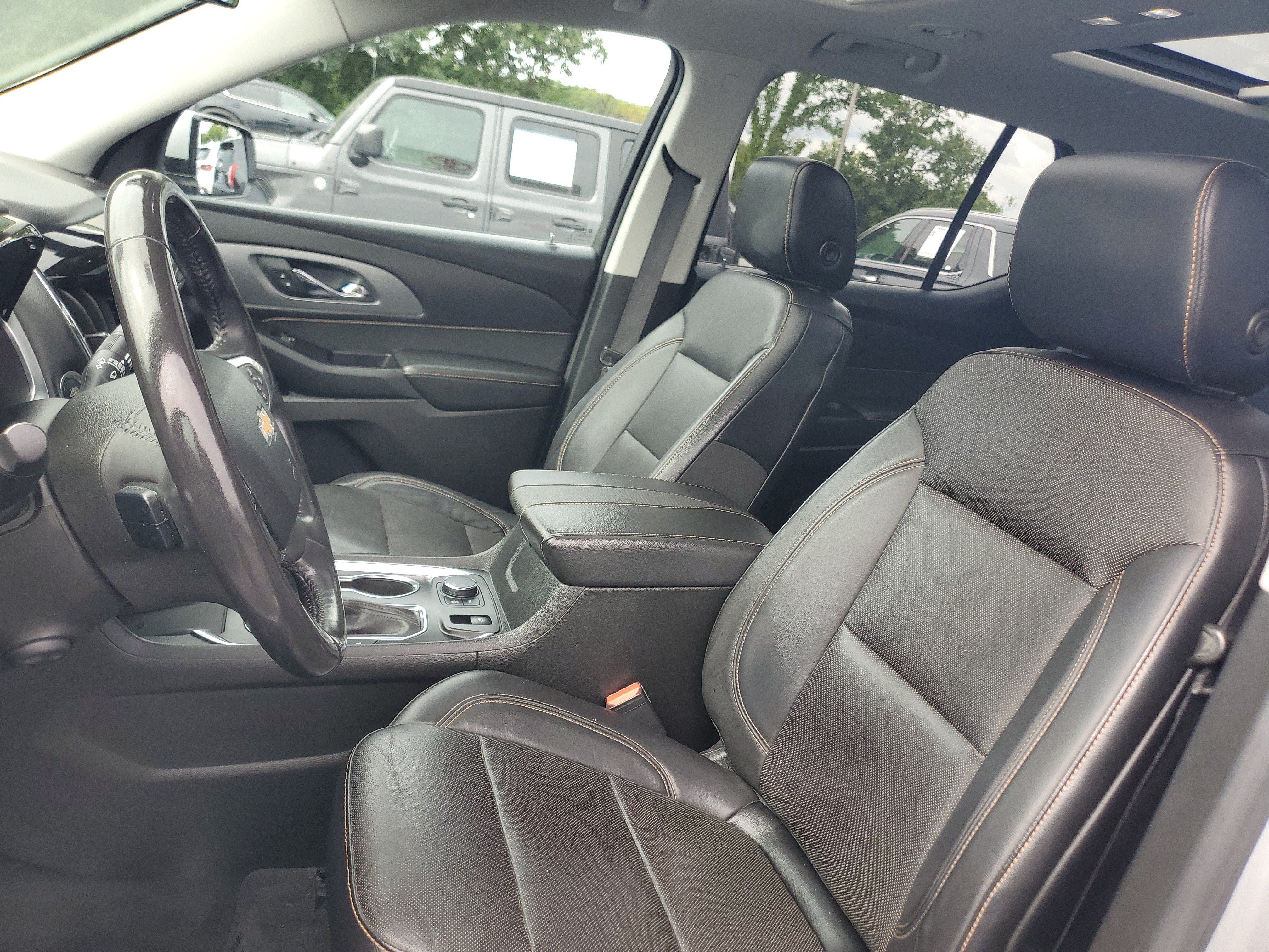 Used 2018 Chevrolet Traverse Premier w/ Driver Confidence II Package FWD image 21