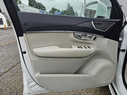 Used 2020 Volvo XC90 T5 Momentum w/ Protection Package AWD/4WD image 25