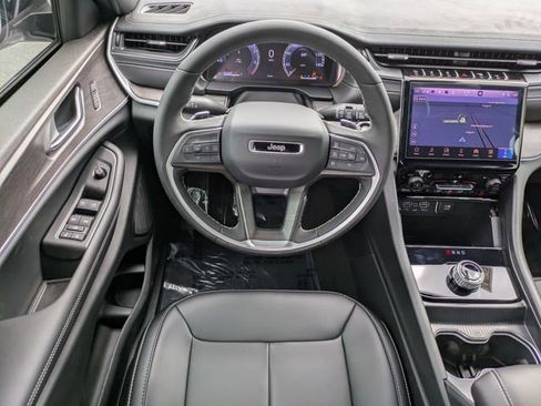 New 2025 Jeep Grand Cherokee Limited w/ Black Appearance Package image 11