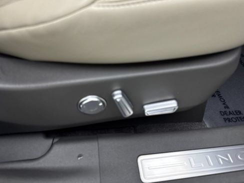 Used 2025 Lincoln Nautilus Reserve AWD/4WD image 47