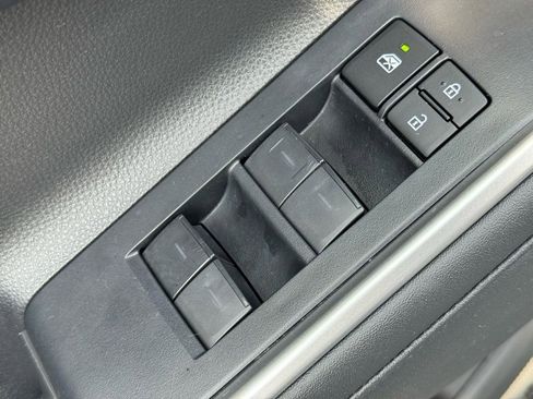 Used 2024 Toyota Highlander XLE image 16