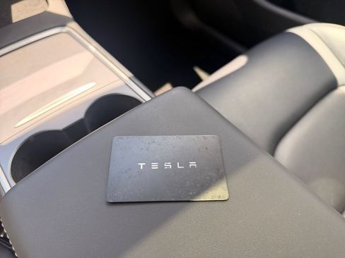 Used 2024 Tesla Model Y Long Range RWD image 35