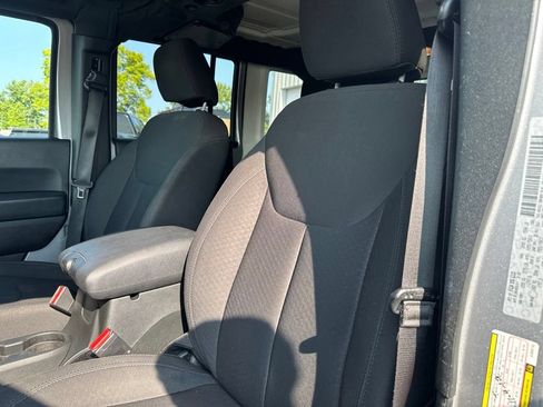 Used 2018 Jeep Wrangler Unlimited Sport S AWD/4WD image 23