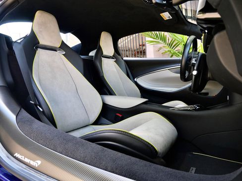 Used 2023 McLaren Artura RWD image 11