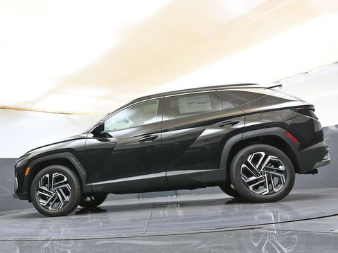 Certified 2025 Hyundai Tucson Limited AWD/4WD image 38