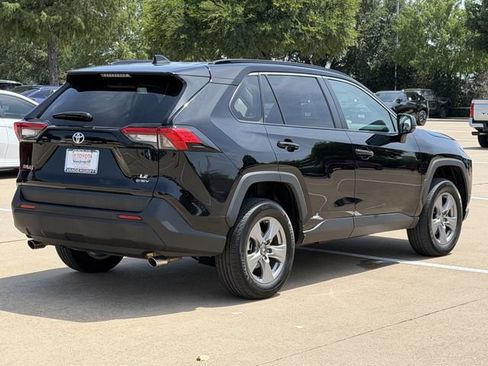 Used 2025 Toyota RAV4 LE AWD/4WD image 4