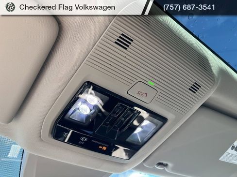 Used 2025 Volkswagen Atlas SE image 21