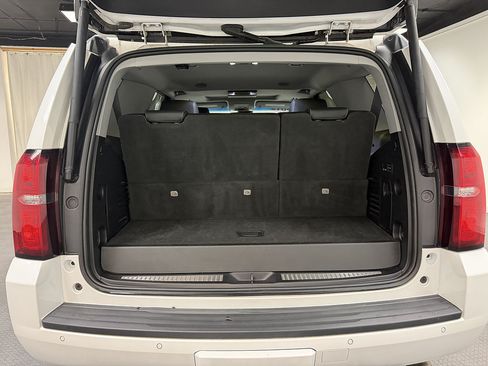 Used 2019 Chevrolet Tahoe LT w/ LT Signature Package AWD/4WD image 12