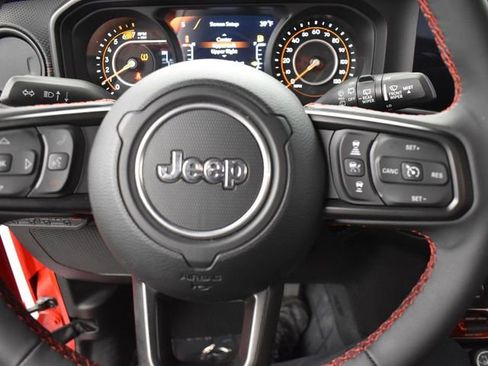 Used 2024 Jeep Wrangler Rubicon image 10