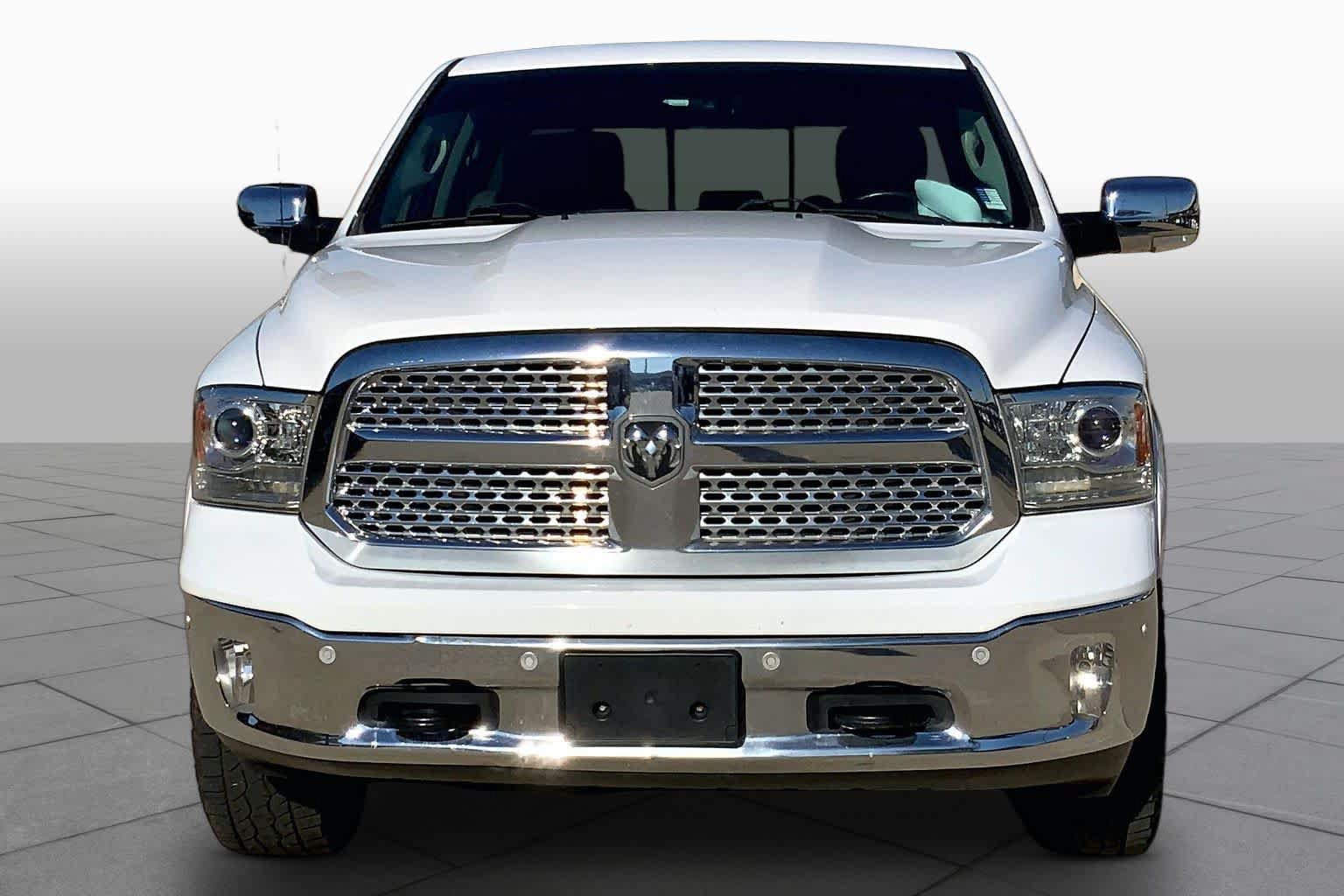 Used 2017 RAM 1500 Laramie w/ Convenience Group AWD/4WD image 4
