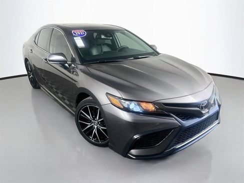 Used 2021 Toyota Camry SE w/ Convenience Package FWD image 2