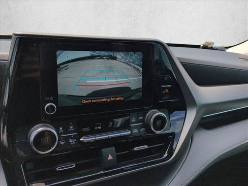 Used 2023 Toyota Highlander L FWD image 13