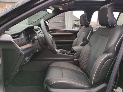 New 2025 Jeep Grand Cherokee Summit image 17