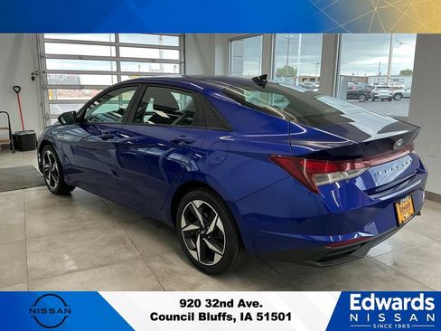 Used 2023 Hyundai Elantra SEL w/ Convenience Package FWD image 6