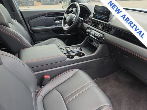 Used 2025 Honda Pilot TrailSport image 44