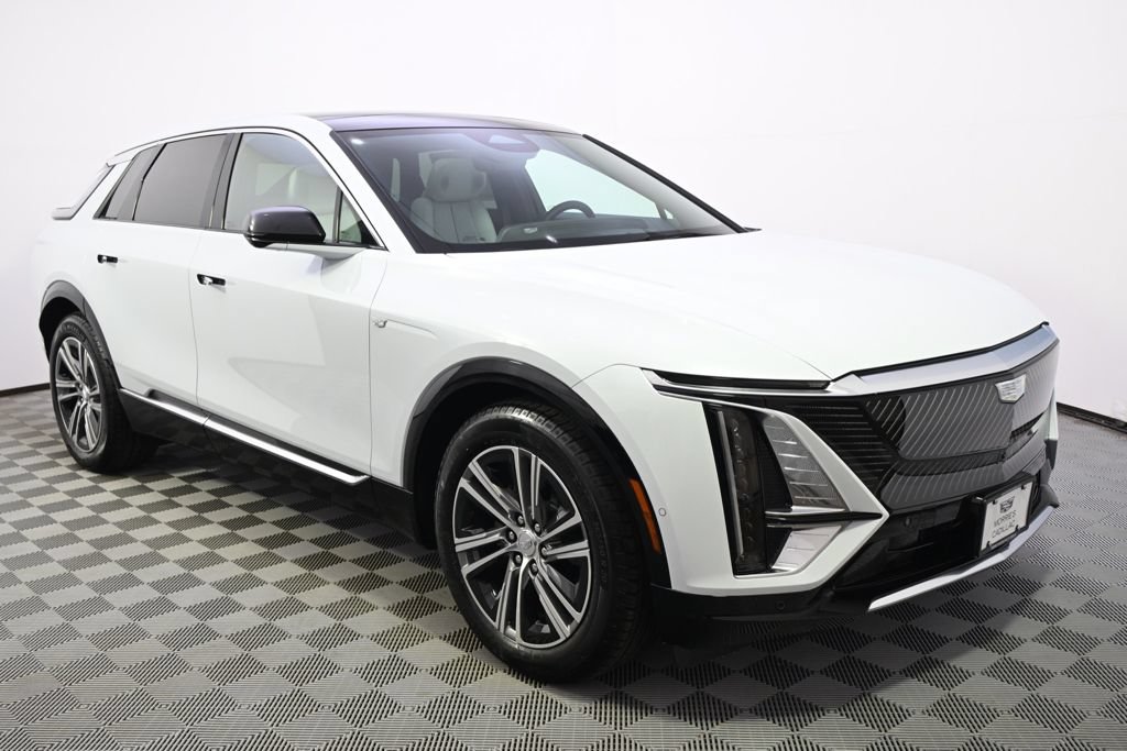 New 2026 Cadillac Lyriq Premium Luxury w/ LPO, Floor Liner Package AWD/4WD image 8