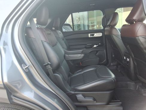 Used 2022 Ford Explorer Platinum w/ Equipment Group 601A image 33