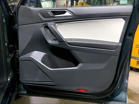 Used 2019 Volkswagen Tiguan SE w/ Panoramic Sunroof Package image 43
